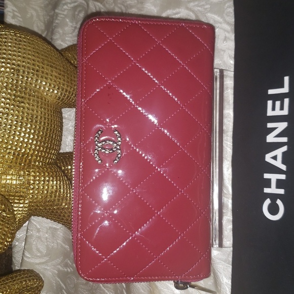 Chanel Quilted Patent Longwallet - Picture 3 of 15